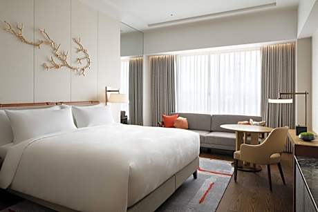 Executive King Guest Room, Executive lounge access, 1 King, City view