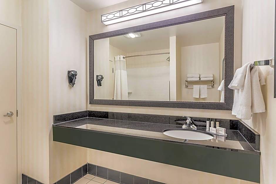 Fairfield Inn & Suites by Marriott Madison East