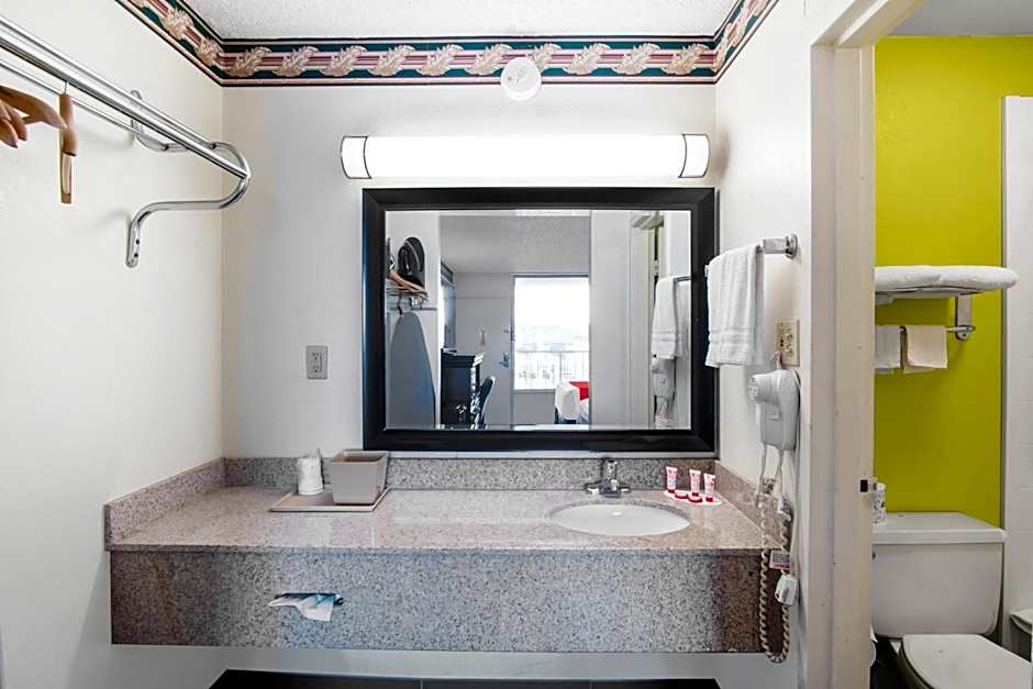 OYO Hotel Oklahoma City South I-35 and SE 29th