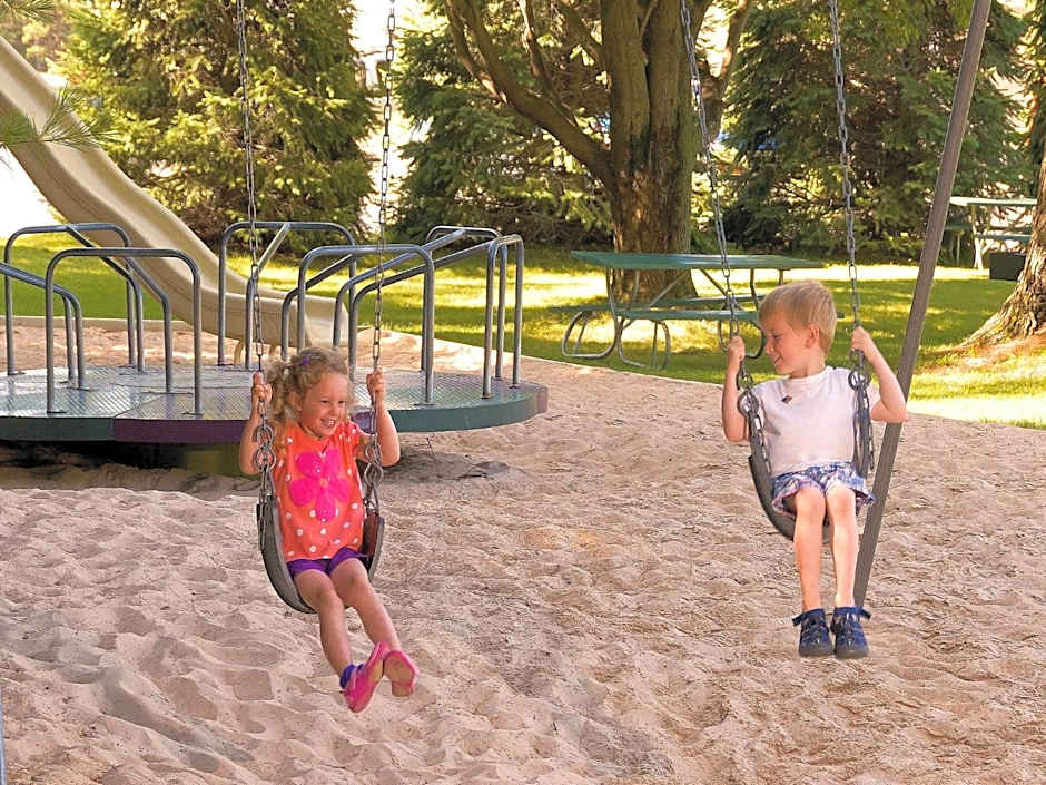 Sierra Sands Family Lodge