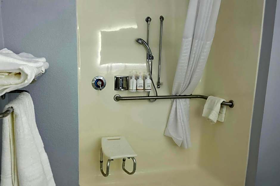 Baymont by Wyndham Louisville Southwest