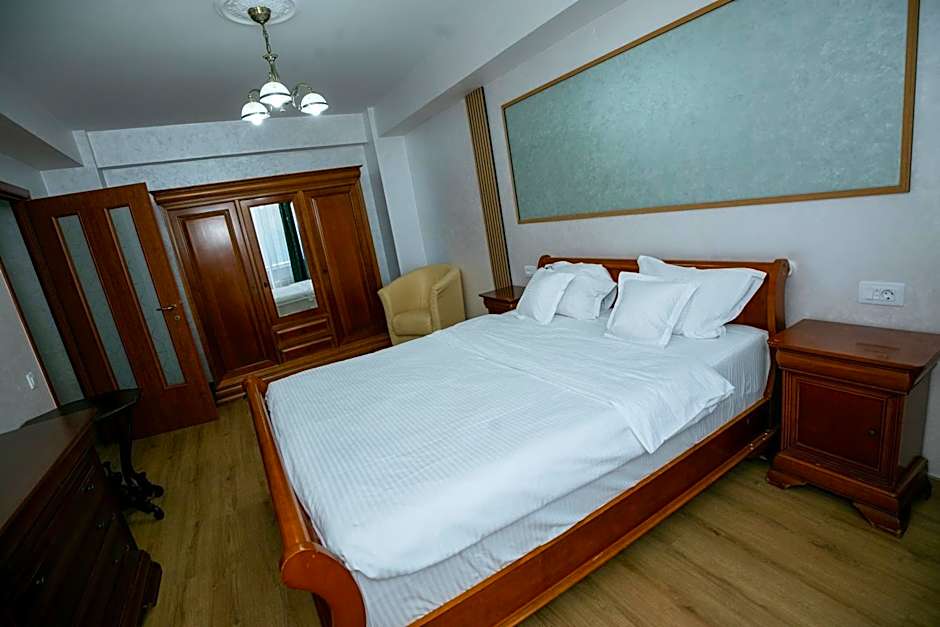 Hotel Senator