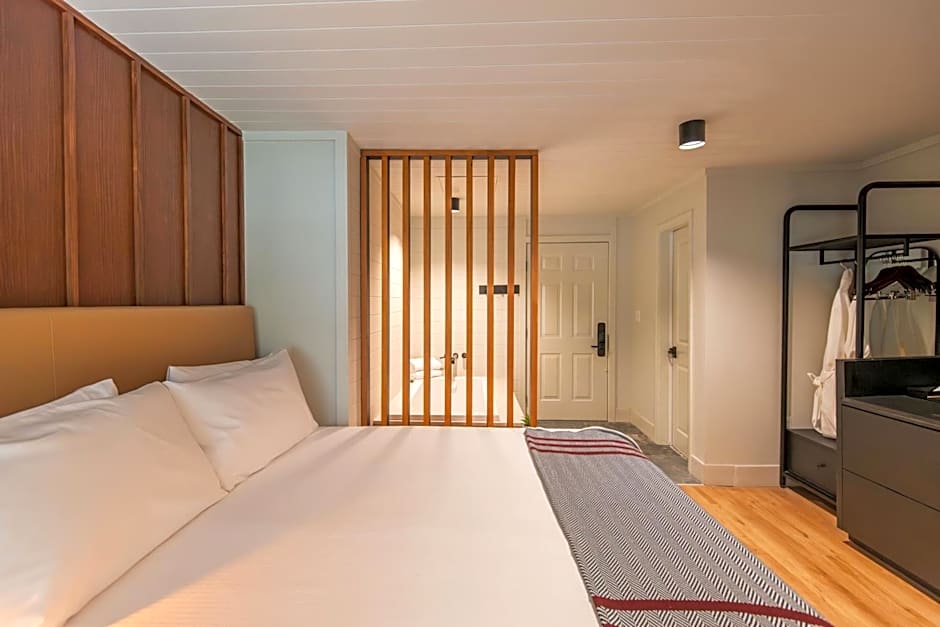 Historic Rocky Waters Inn, A Small Luxury Hotel