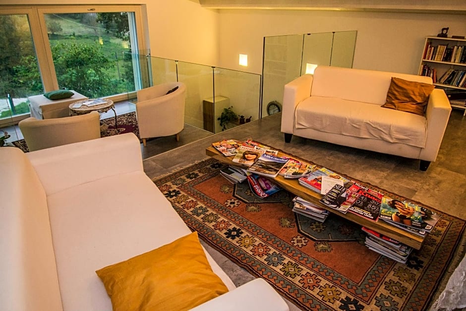 Hillside Villa with Swimming Pool and Jacuzzi - Frasassi Caves