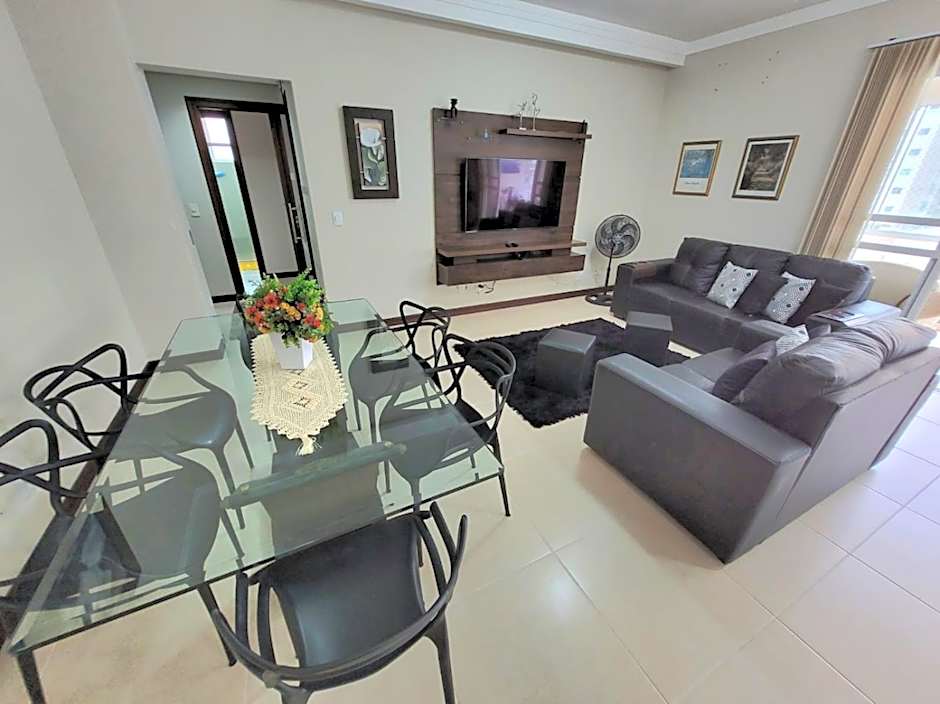 3 suítes grandes, 4 garagens, Vista mar, ótima localização a 2 minutos do mar em Meia Praia - Itapema