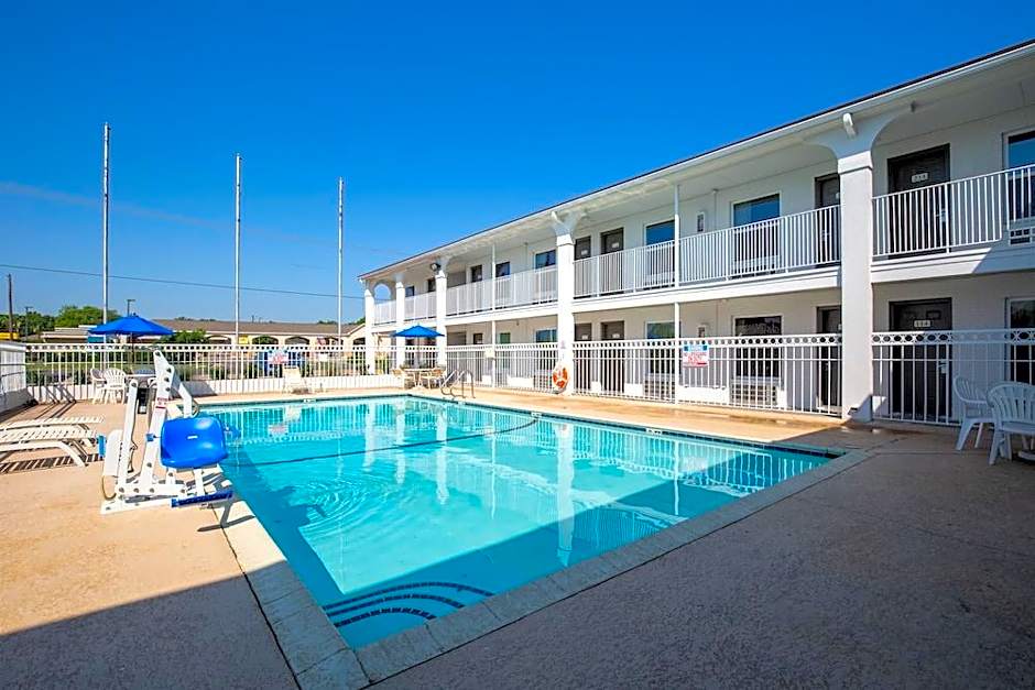Motel 6-Bryan, TX - University Area