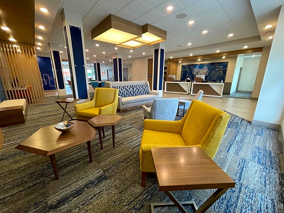 Holiday Inn Express and Suites Ft. Smith Airport