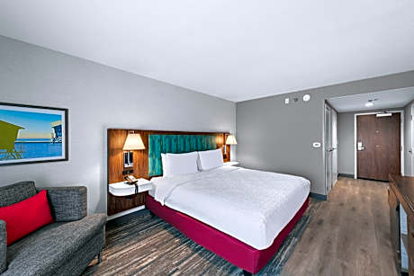 King Room with Bath Tub - Mobility Accessible