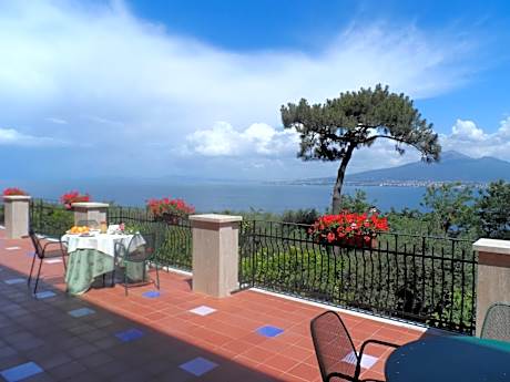 Double or Twin Room with Sea View