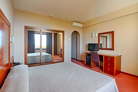 Double Room, Sea View ( 2+1 ) (1 King Bed)