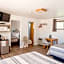 Lamplighter Lodge