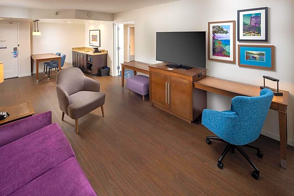 Hampton Inn & Suites Asheville Airport