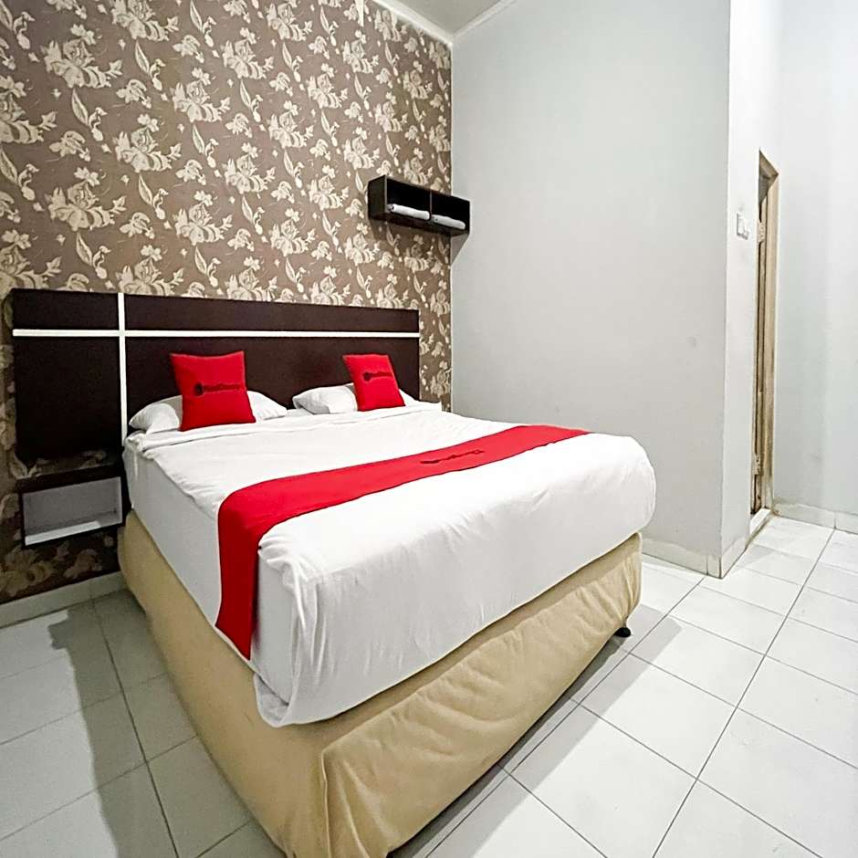RedDoorz at Lucky Inn Panakukkang Makassar