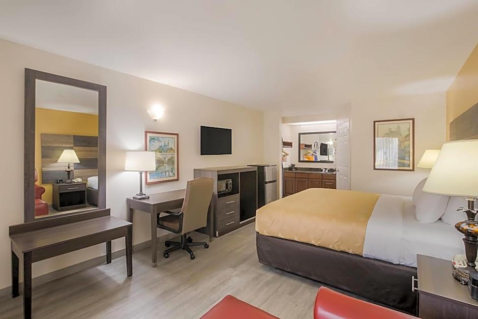 Quality Inn & Suites Greensboro near Lake Oconee
