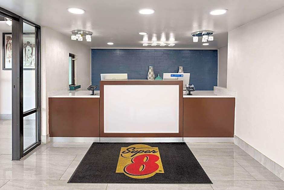 Super 8 by Wyndham Prattville Montgomery