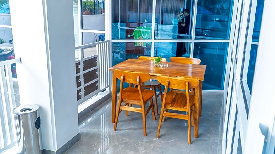 Elephant Inn and Suite by Sajiwa