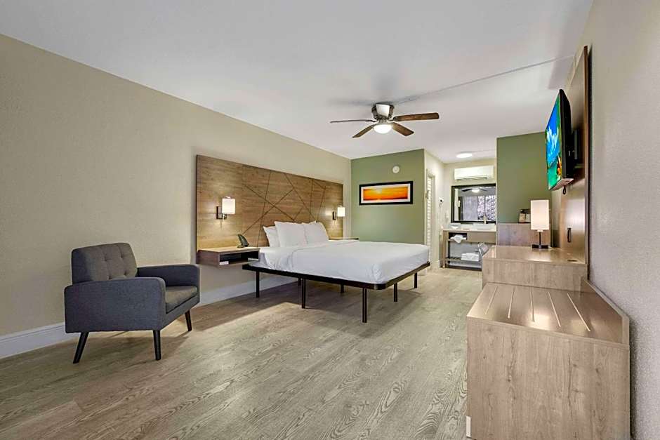 Quality Inn & Suites Airport/Cruise Port Hollywood