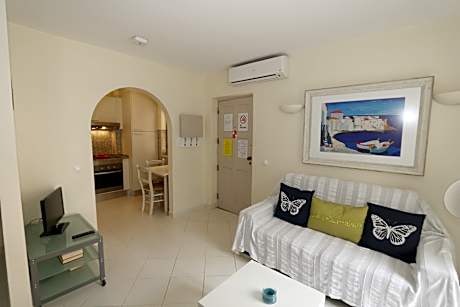 Studio Standard, OLd village, Solar do Golfe or Prestige, ground floor without patio or terrace