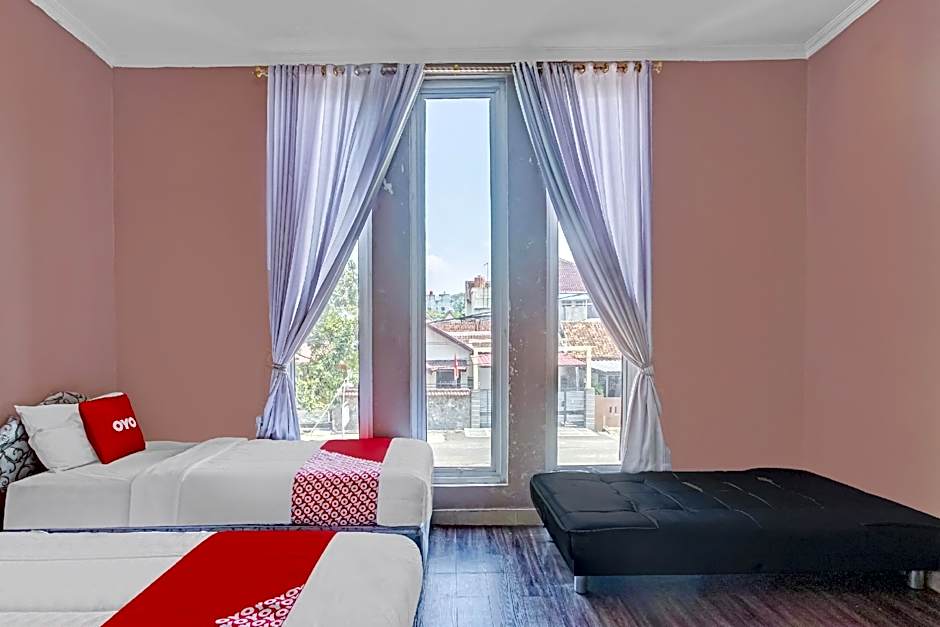 Hotel O Enggal Near Gor Saburai Formerly Hotel Pelangi