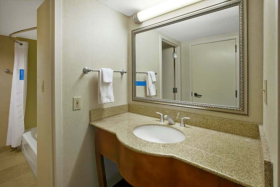 Hampton Inn By Hilton Richmond-West