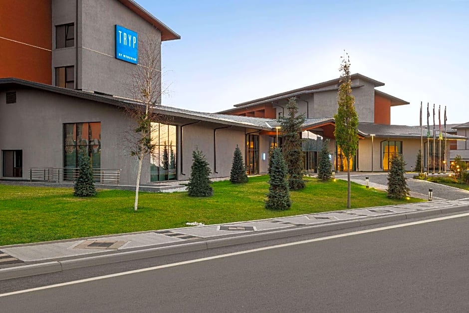 Tryp by Wyndham Zomin