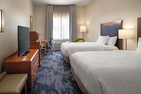 Queen Room with Two Queen Beds and Adapted Tub - Mobility Accessible