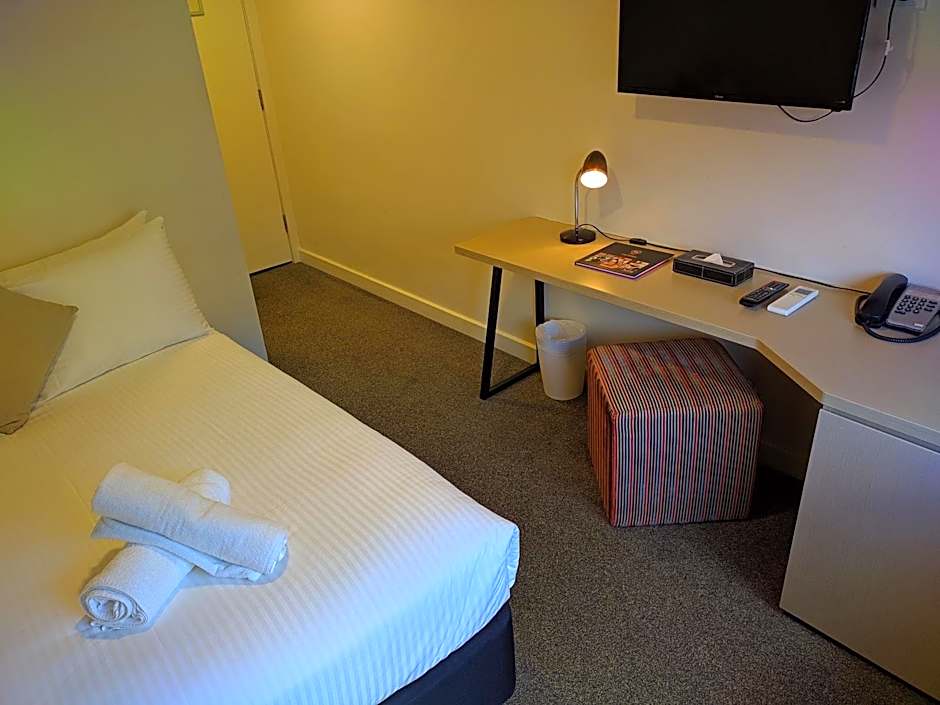 Cosmopolitan Hotel and Apartments