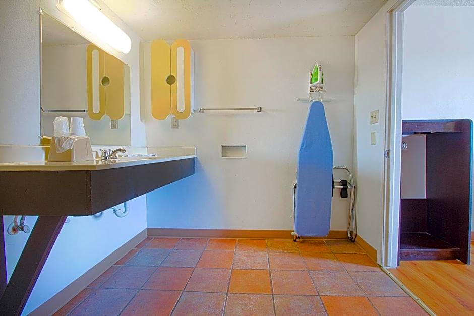 Studio Inn Extended Stay Oklahoma City Airport by OYO