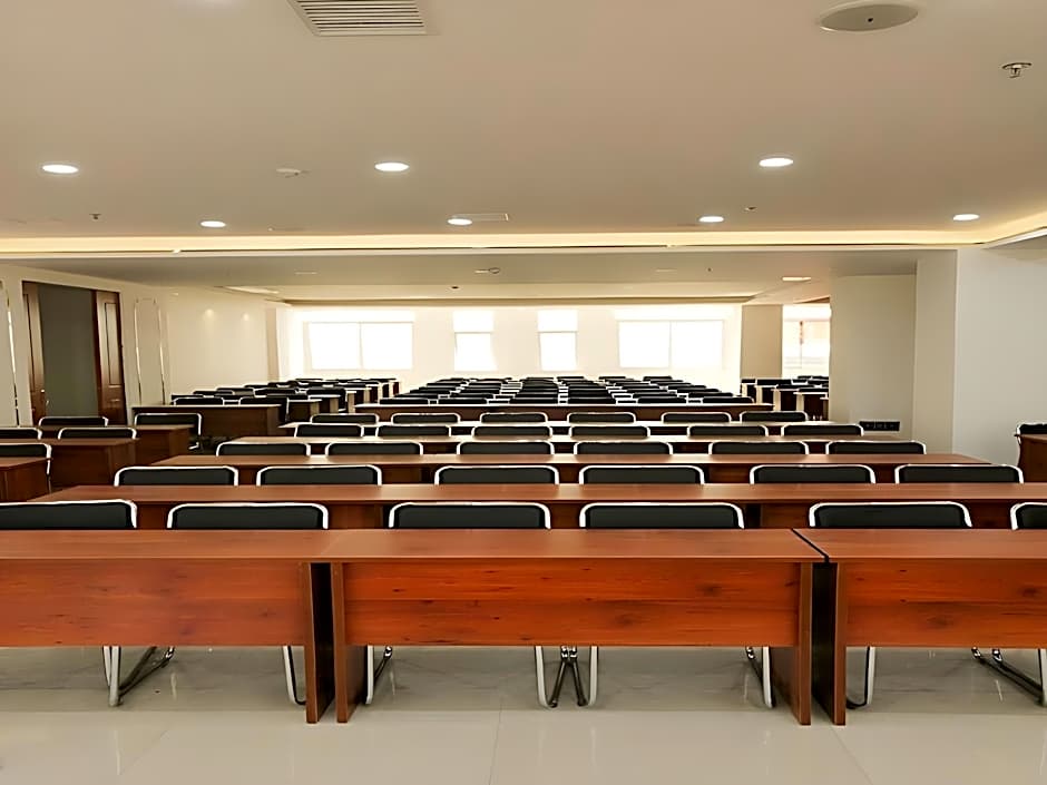 GreenTree Inn Fuyang Technician College