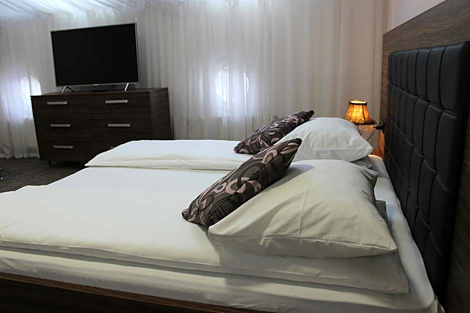 Hotel Story