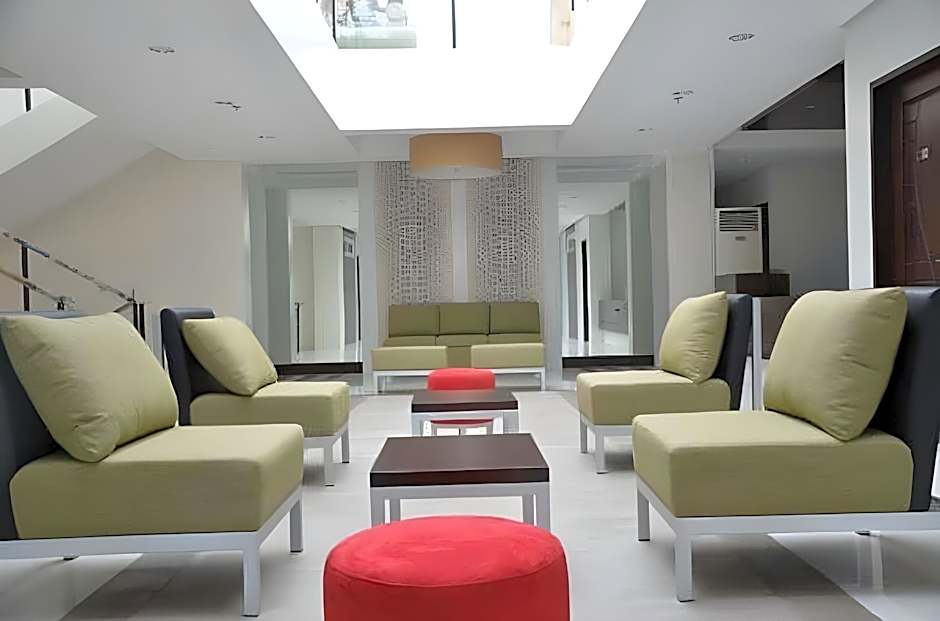 Holiday Suites Business District - Formerly Empire Suites Hotel