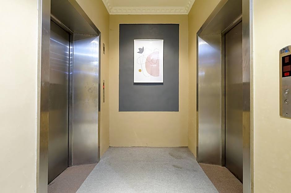 RedDoorz Plus near Soekarno Hatta Airport 2