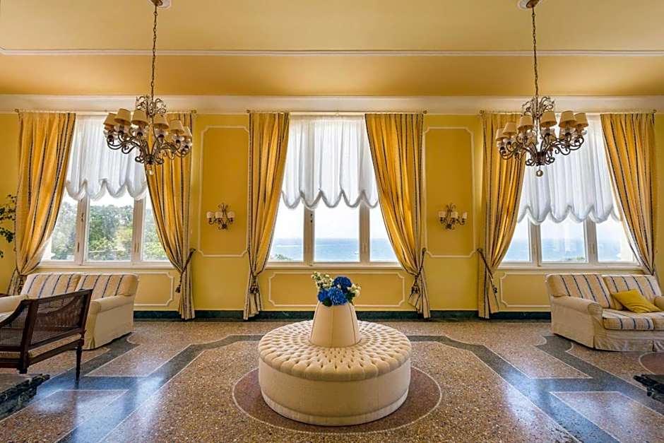 Villa Parisi Grand Hotel