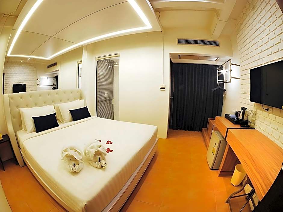 Forty Winks Phuket Hotel