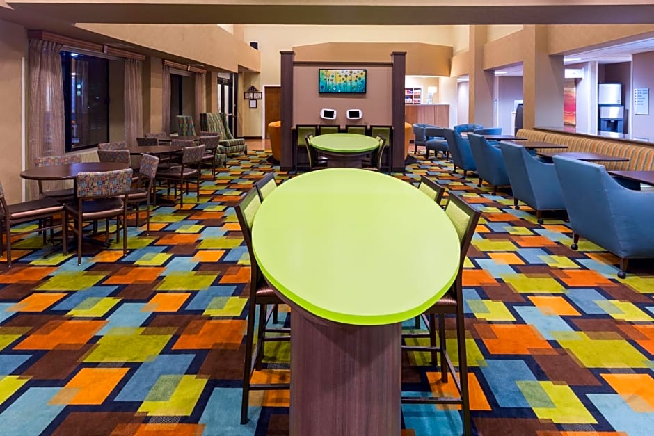 Holiday Inn Express Hotel and Suites - Henderson, an IHG Hotel