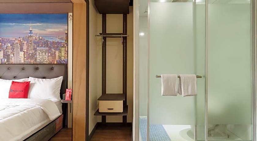 RedDoorz Plus @ Pondok Labu