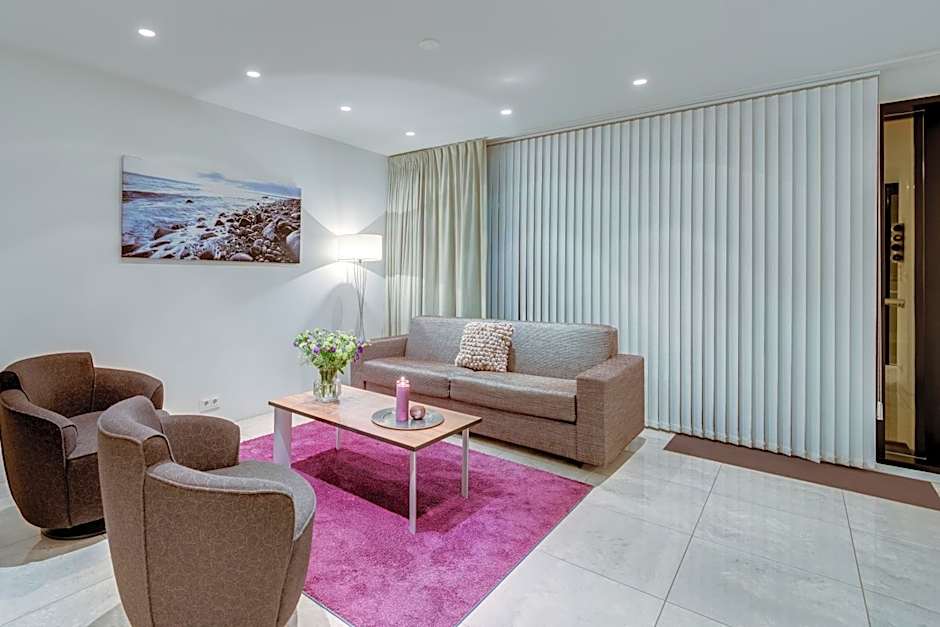 Black Pearl Apartment Hotel