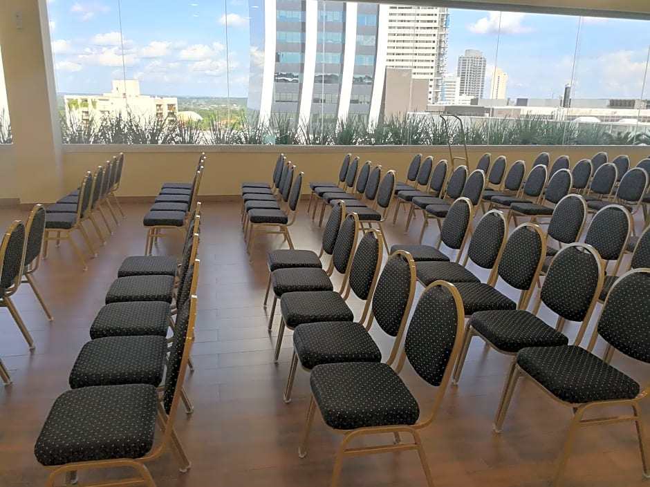 Paseo La Galería Hotel & Suites