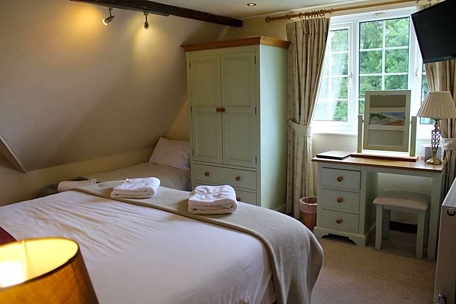 Three Horseshoes Country Inn