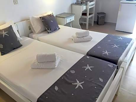 Standard Quadruple Room with Garden View