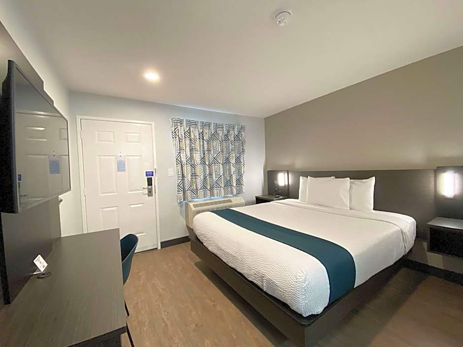 Motel 6-Bellflower, CA - Los Angeles