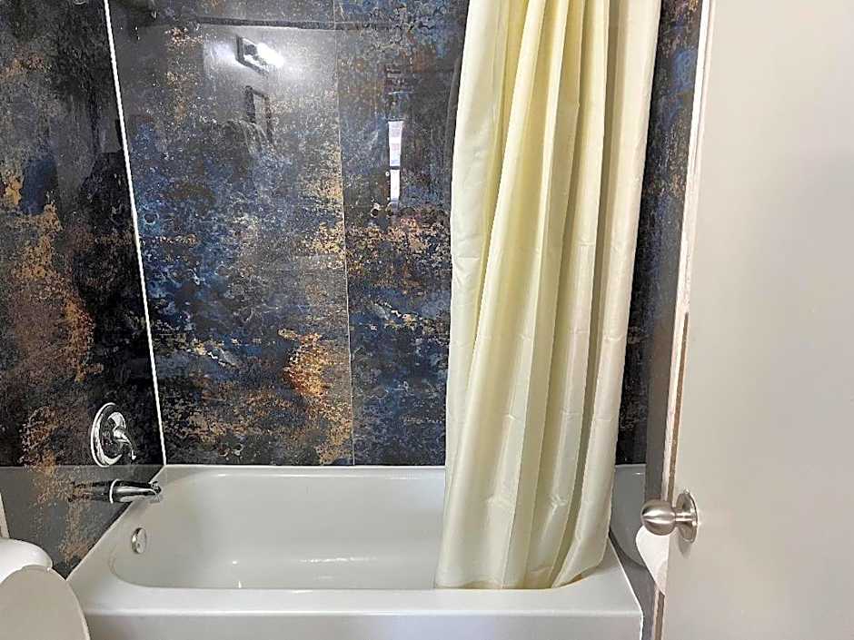 Miami Inn & Suites