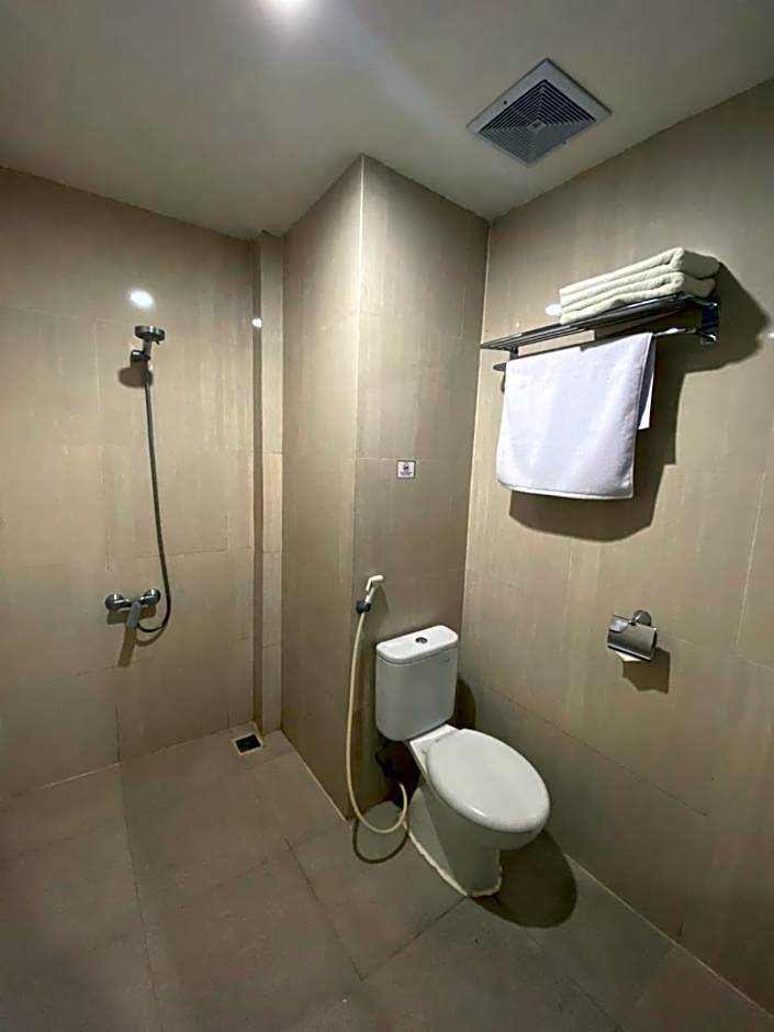 Front One Budget Malang by Azana
