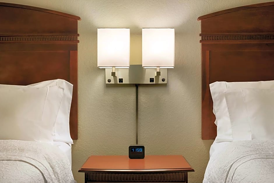 Hampton Inn & Suites Madison - West