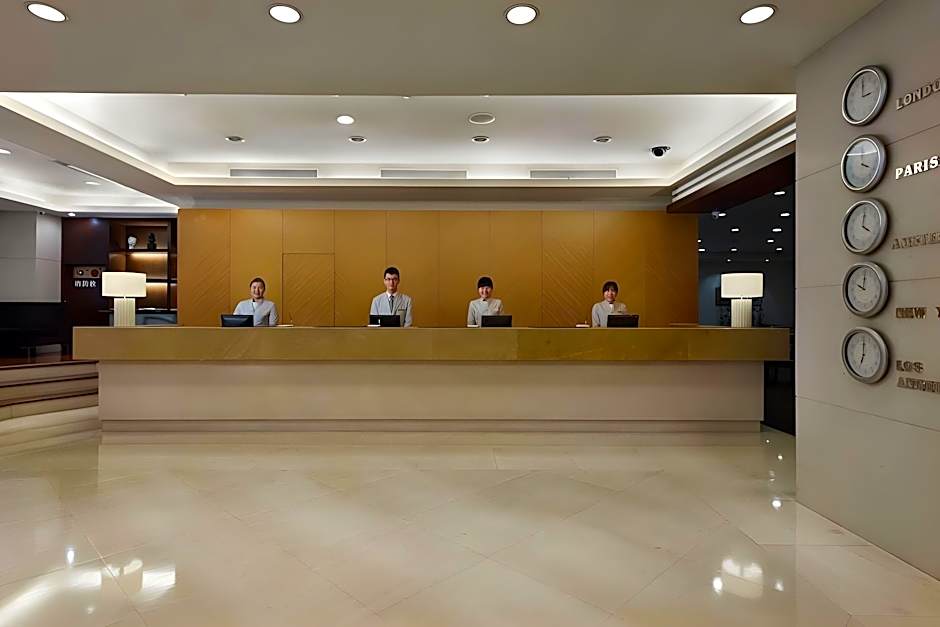 Lakeshore Hotel Metropolis