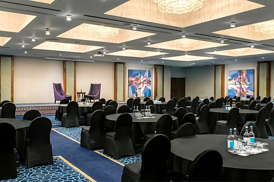 Renaissance by Marriott London Heathrow Hotel