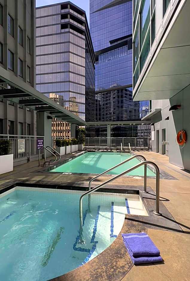 COAST COAL HARBOUR HOTEL by APA