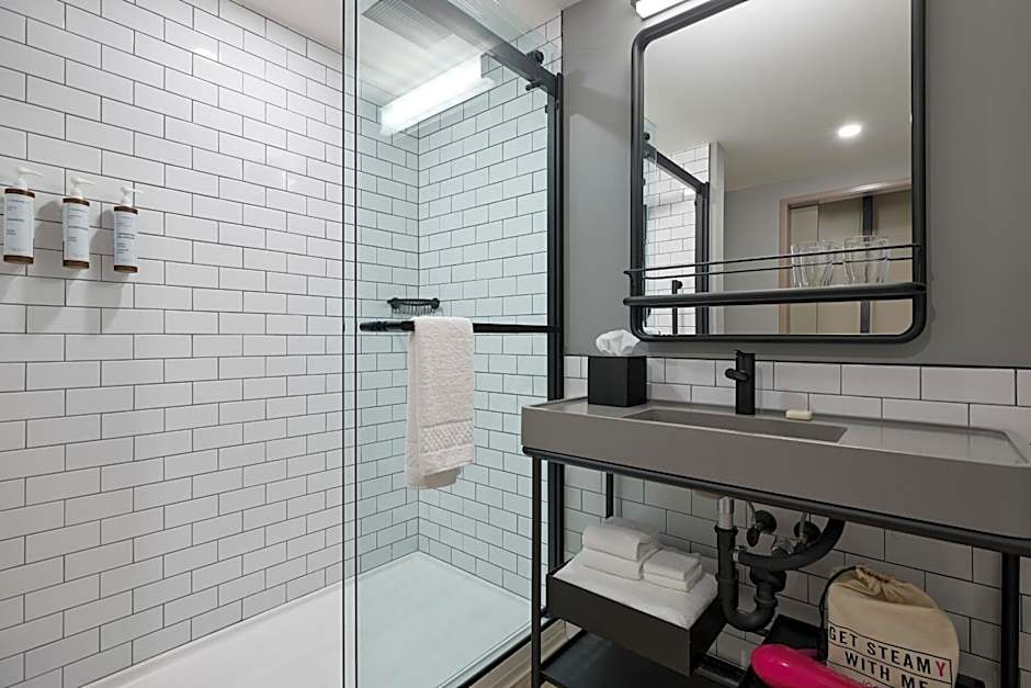 Moxy Charleston Downtown