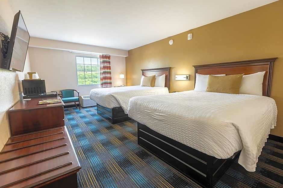 Photo 1 of 7 of Deluxe 2 Queen Beds