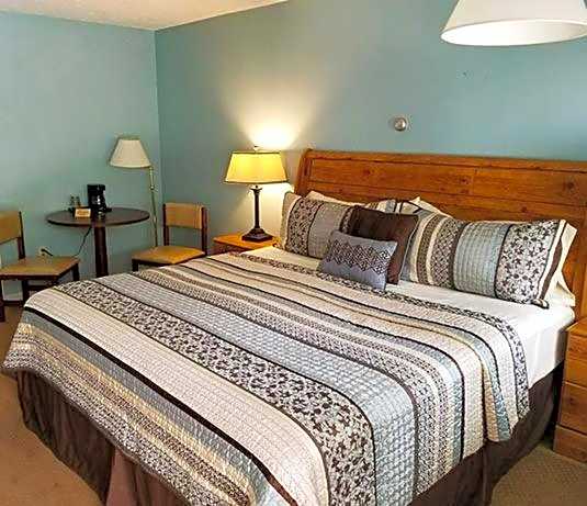 M22 Inn Glen Arbor